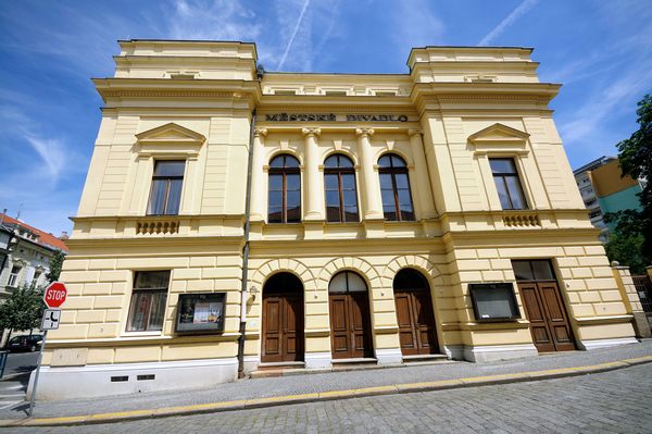 Městské divadlo Slaný